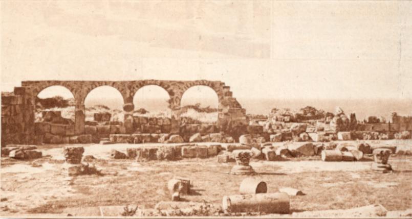 Tipaza - Ruines romaines se profilant dans la mer. Tipaza - Ruines romaines se profilant dans la mer.