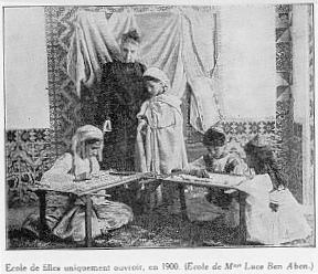 cole de filles uniquement ouvroir, en 1900. (cole de Mme Luce Ben A ben.)