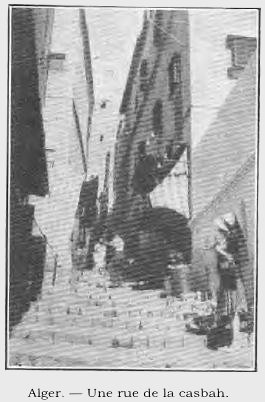 Alger - Une rue de la Casbah.